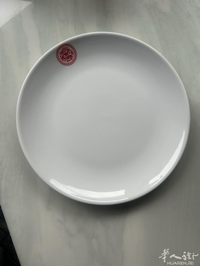 餐馆结业大量盘子和厨房设备低价出售