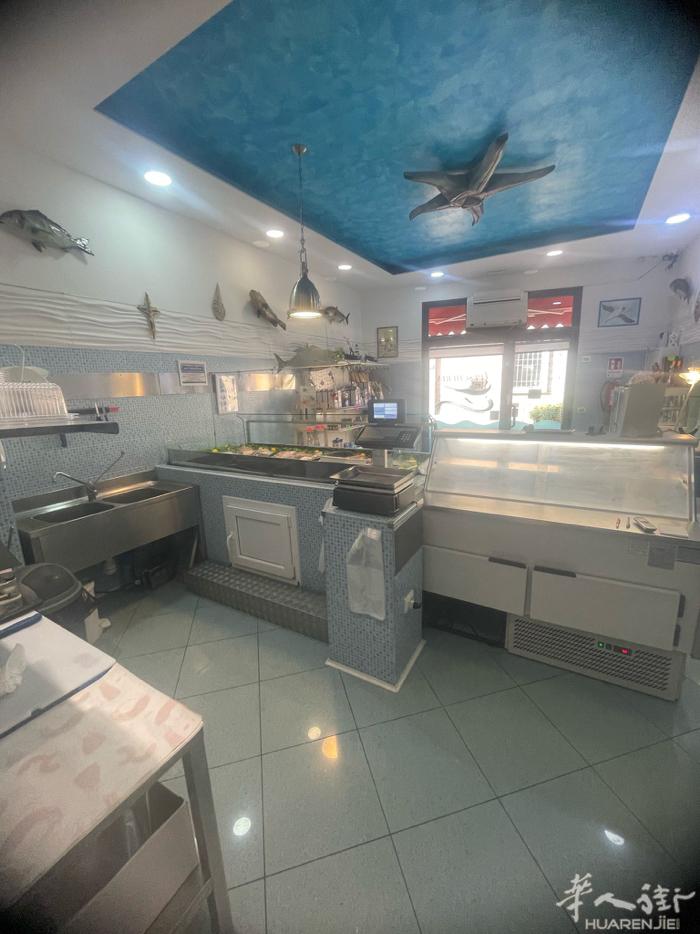 modena 附近小城市 老外海鲜店出售  有意者请联系 讲意语333/3823