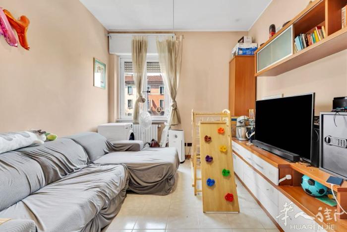 Viale Monte Ceneri 11，via Mac Mahon转角处套房