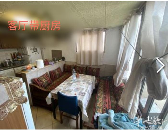 出售Iolo 安静街道上的2层80平米落地房， •地平层有：客厅+厨房+1带窗浴