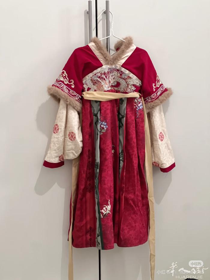 出闲置（女儿衣服）买了过年服国内带出来，结果一次都没穿（没有合适的机会穿）