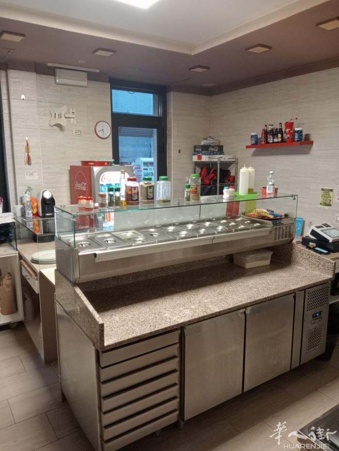 出售，老外披萨店房租低设备新