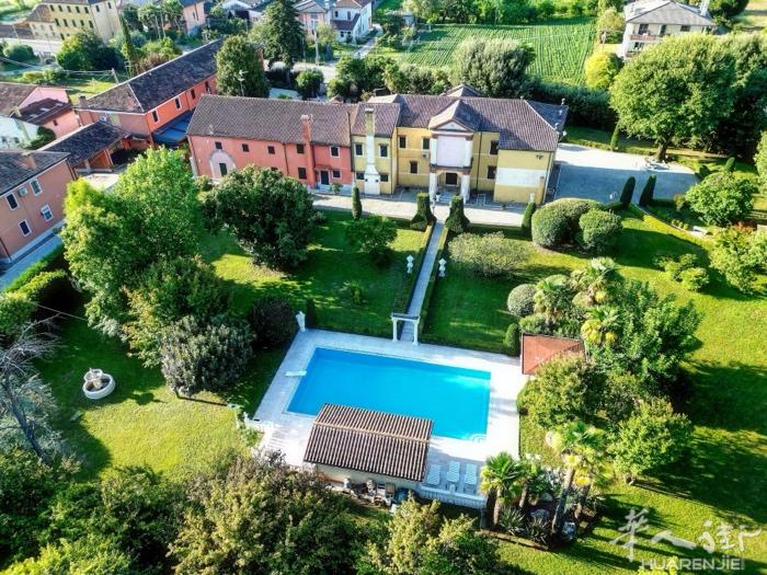 Padova 管辖出售豪华别墅带游泳池🏊  私人电话☎️：3391688704