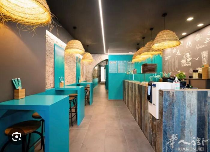 卖poke店铺，地址aviato 在nettuno 市中心，一共两个厅，两步就到