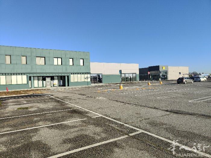 mq  3400 commerciale ingrosso in affitto