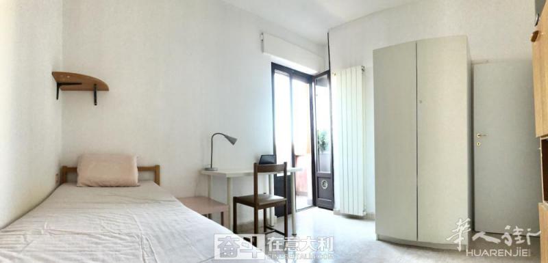 米兰红线地铁站v.s.giovanni 420欧，带小阳台单间