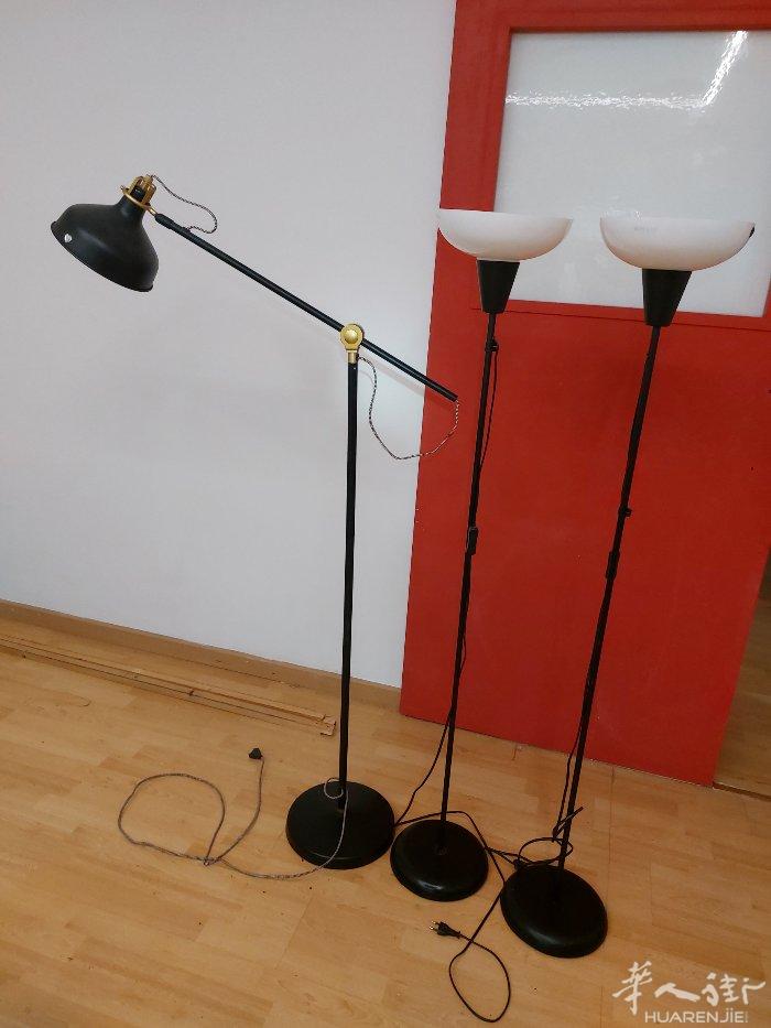台灯5€一个。微信:610584096