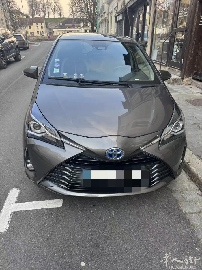 Toyota Yaris 20周年纪念款 汽油 混动 自动挡 带倒车影像等实用功