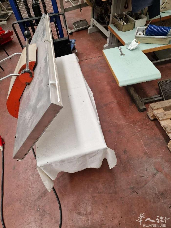 王师傅缝纫机店出售二手压衬机。380电。联系电话3332662792