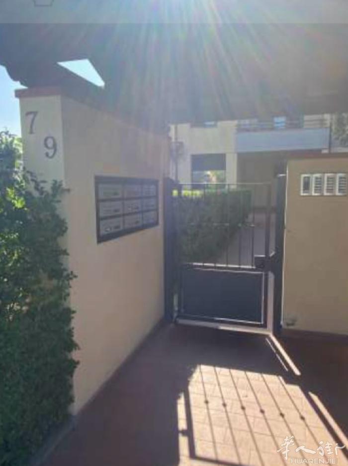 Prato 在parco prato 购物中心对面套房拍卖： 地平层 居住面积约