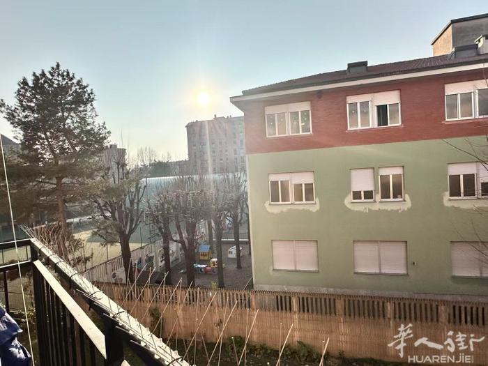 Comasina地铁口小区三室一厅➕阳台 95平 有独立厨房】（面对小区大花园