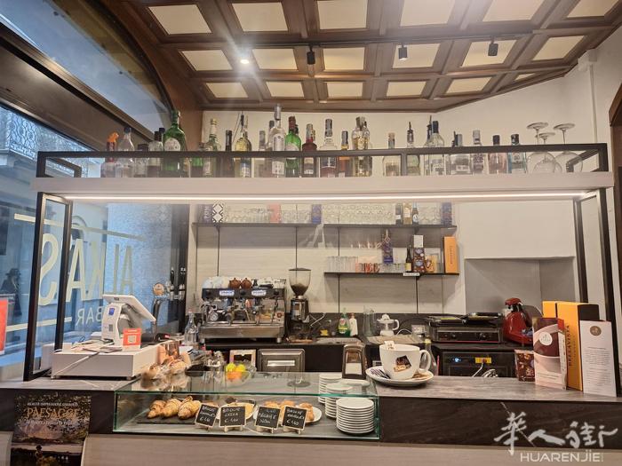 novara市中心酒吧！Affitto mese €2000 Spese con
