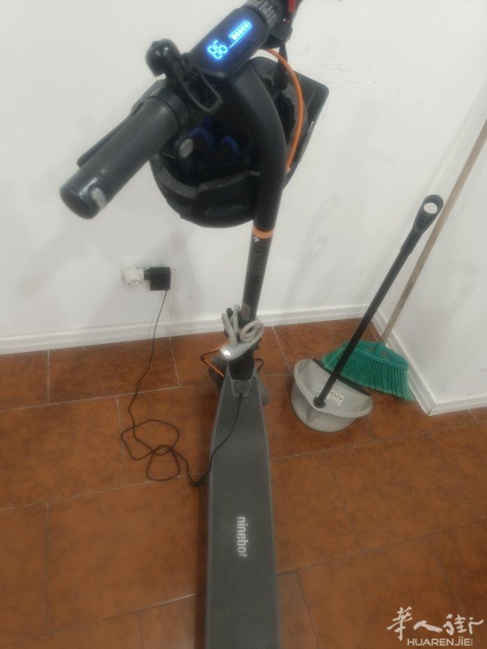 自行滑板车出售8成新 保养的挺好。Cagliari   价格面谈。3807733