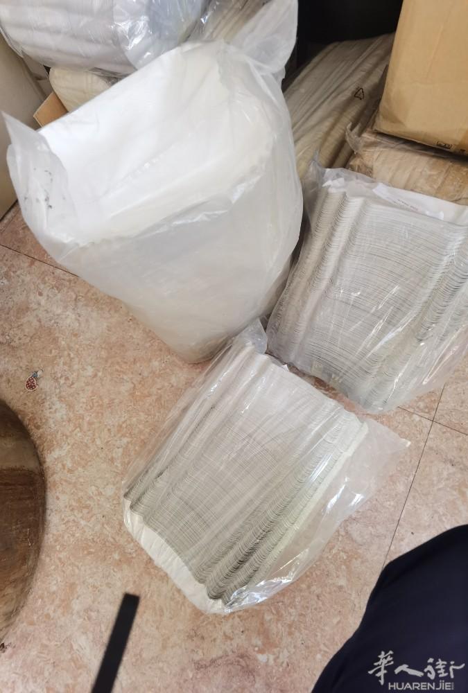 萨尔兰州 廉价出让餐具，包括四眼 六眼炉头 Gas铁板烧 大理石桌子 欧式包皮椅