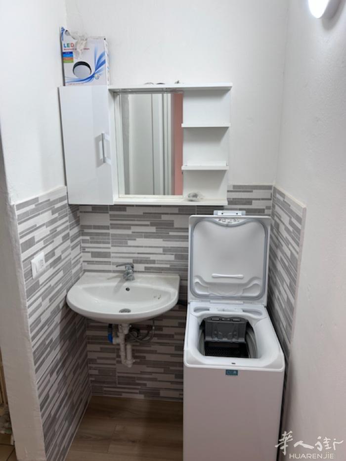 米兰via padova 30，华都商行楼上整房出租，一室一厅一卫，刚装修好，包