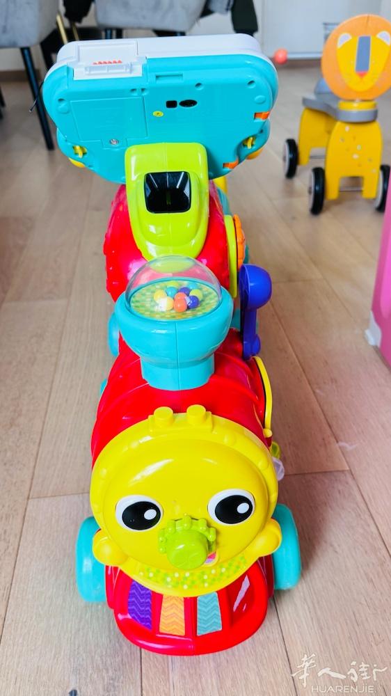 这是个超级 Vtech 玩具，Trotti Train 7 in 1！它是一种多