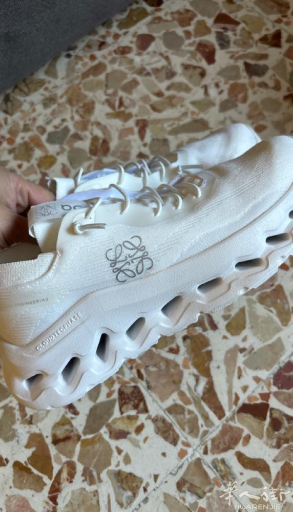 全新白色运动鞋36码偏小一码穿35码的穿应该舒服