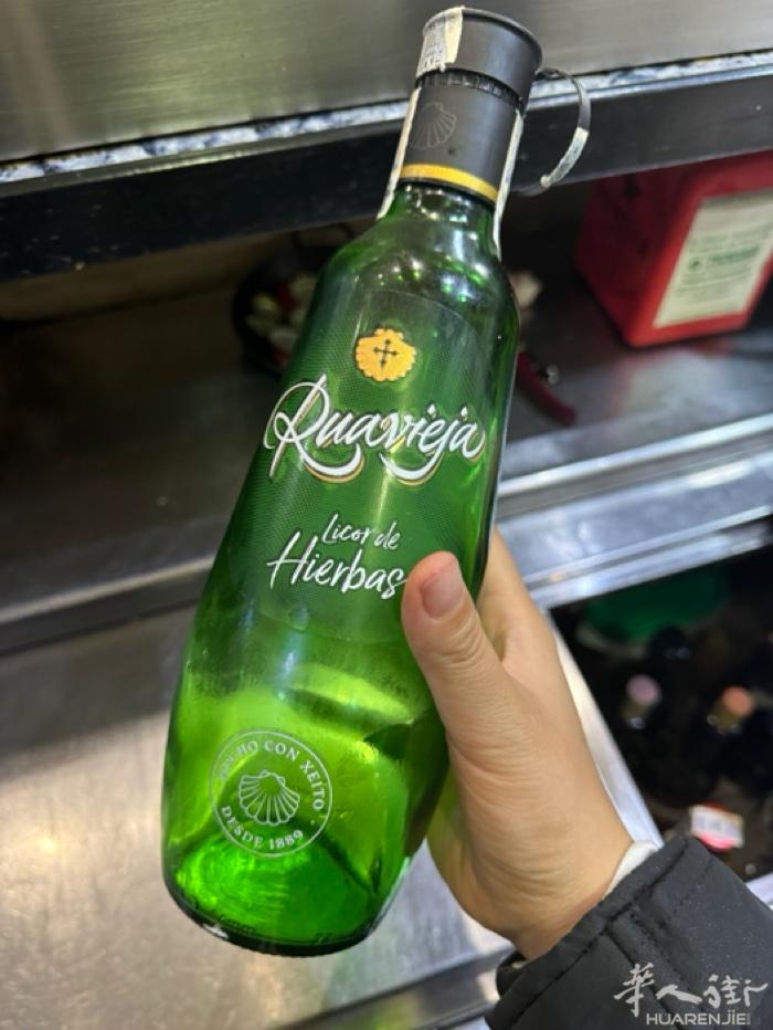 马德里酒吧转让 Moratalaz 地区，80几平方，几十年老店，生意稳定 房租