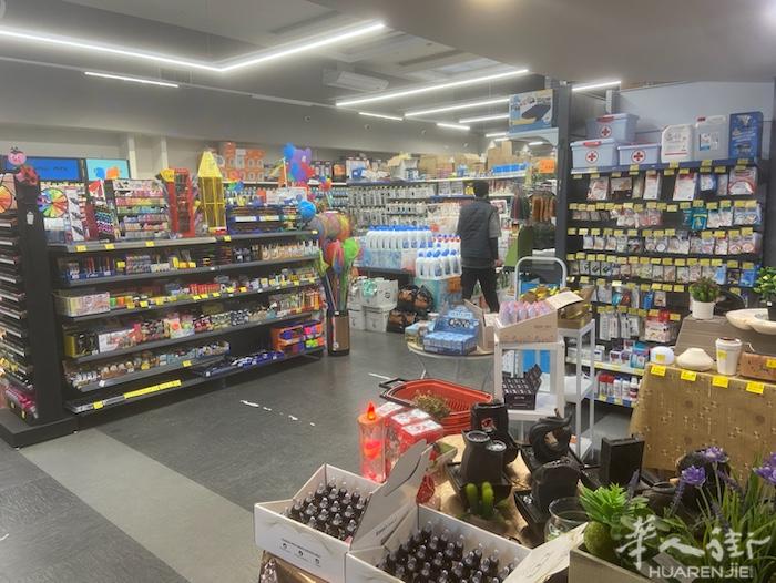 米兰Como边1600+600平方服装百货店 因人手不足需要转让