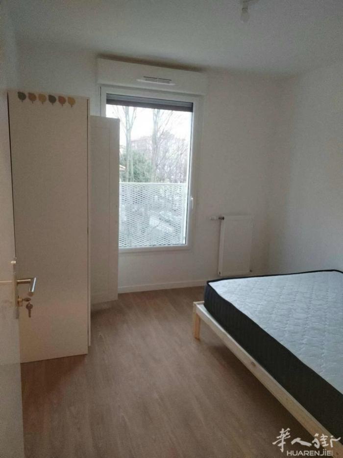 94ivry sur seine-单间400欧元包水电-找有工作，爱干净的朋友一