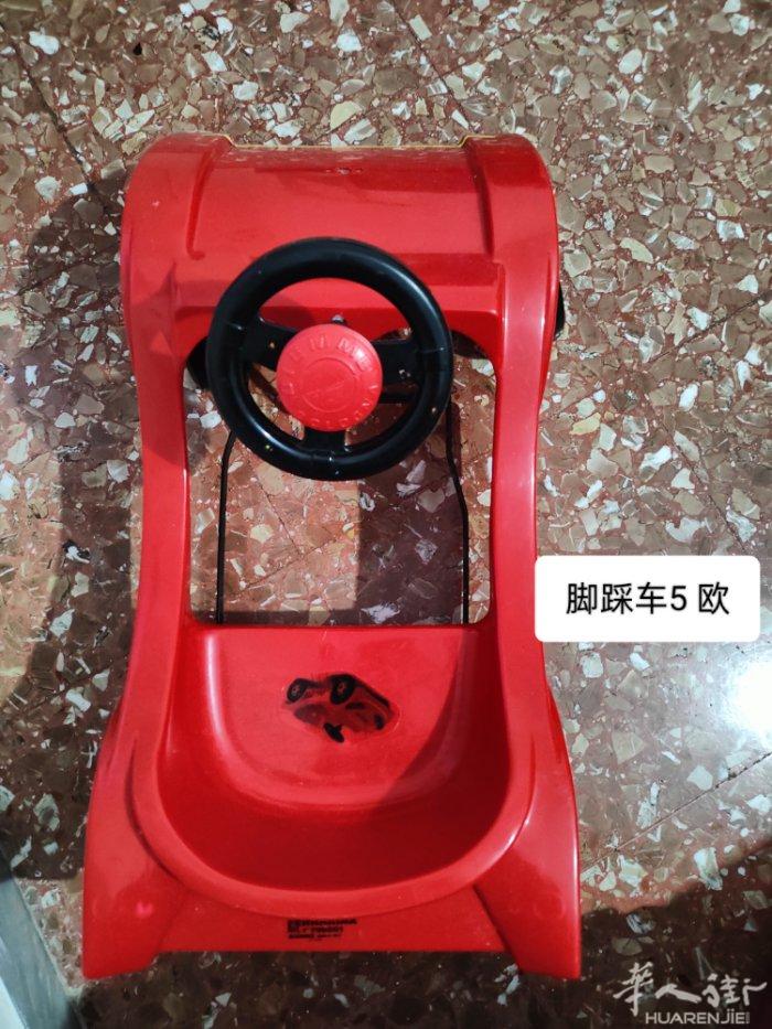 罗马出宝宝闲置用品玩具，需自取，有需要可以送男宝衣服鞋子。 vx: roma13