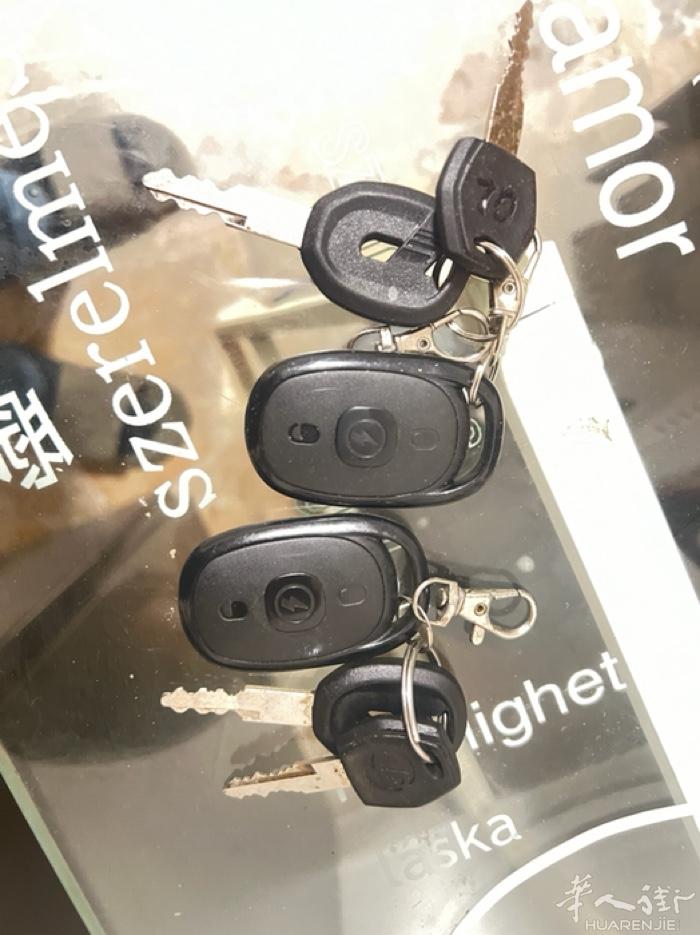 全自动电动车前后刹车片，续航40公里，两套钥匙防盗器，买车赠送一套雨衣，打气筒，