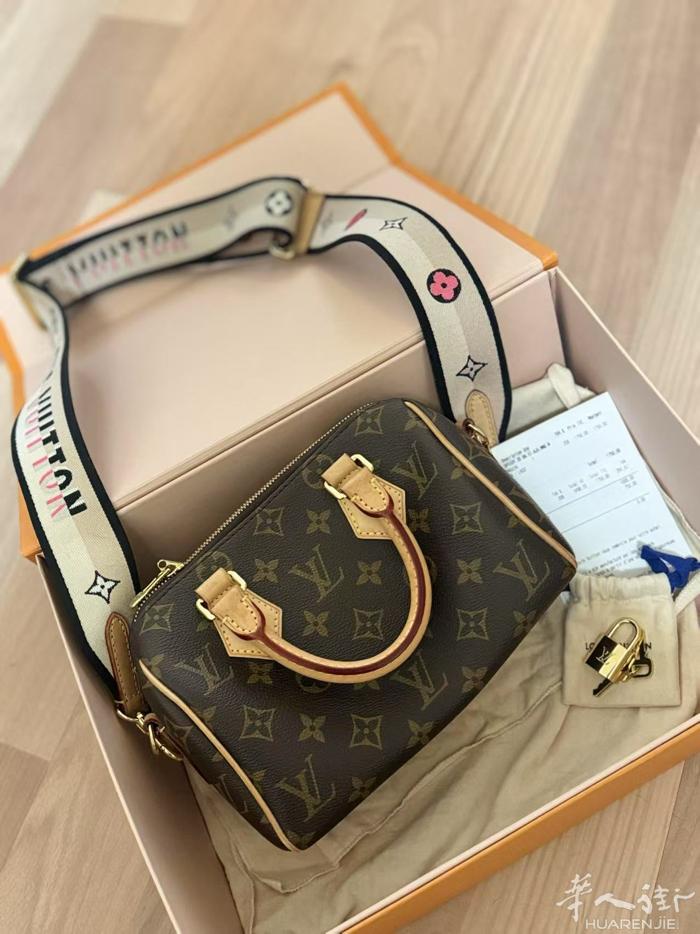 出售LV 手袋👜全新。只用过一次而已。有意者請聯絡我.有单据
