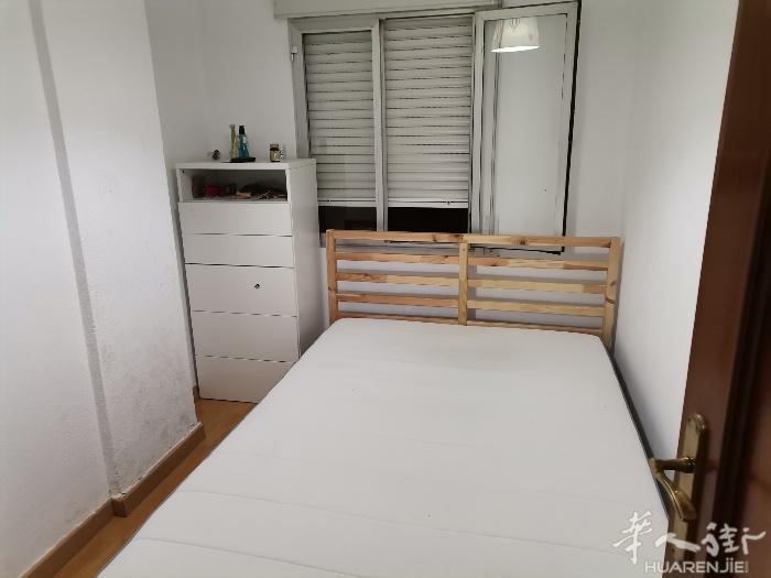 Getafe有一间大床房出租，欢迎爱干净有工作人员入住，电话688540413