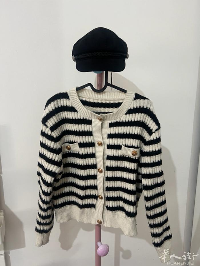 出闲置二手衣服～ 全部洗过的，3欧到10欧不等，可以加whatsapp问，还有其