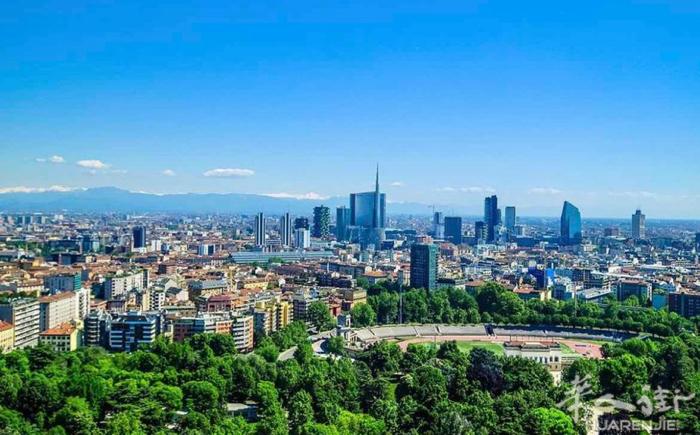 意Padova 火车站前面 有办公室出租35-200 平方。有学生房30-80平