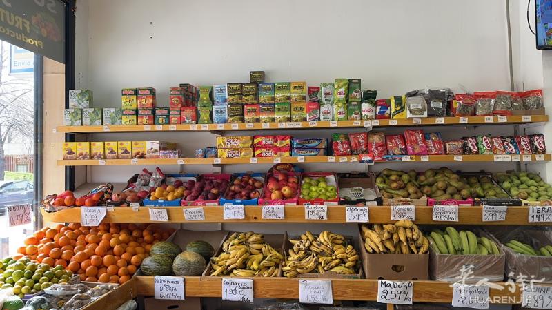 Usera市政府，bus站对面，水果加食品店转让，