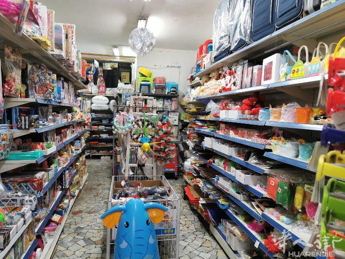 罗马市内150平方百货店出售，生意稳定，适合夫妻经营。