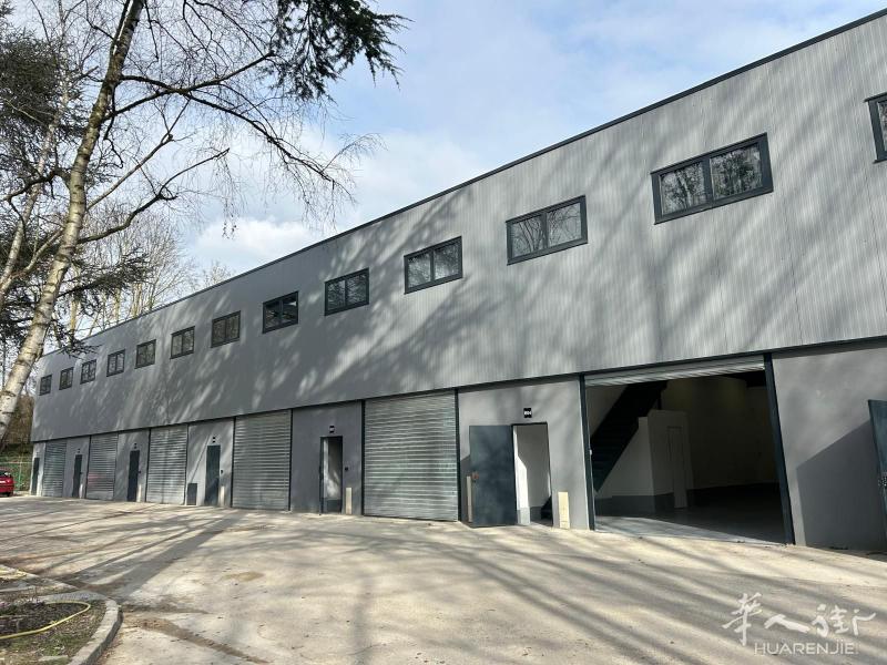 93省noisy le grand 新装修仓库群招租，140m2-220m2-350m2 ，地点好，可看房。