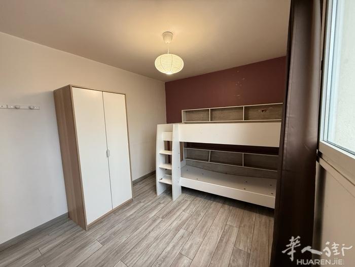 全新大学城房源，投资首选，自住也很好，步行5-7分RER A cergy pre