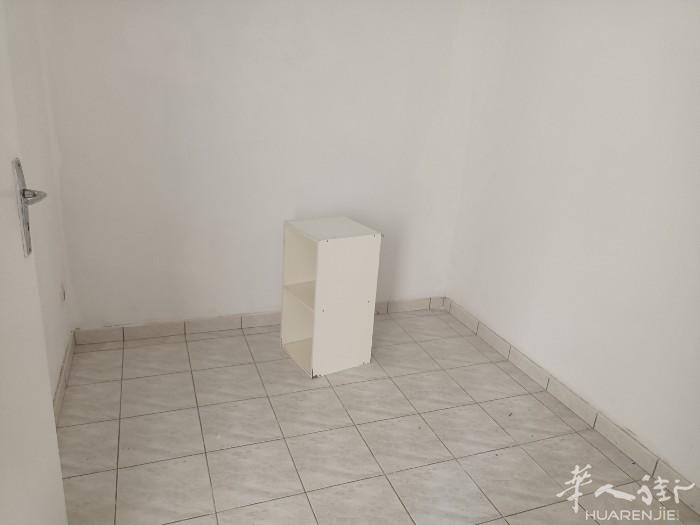 吉房出租 本人有房子出租  有一房一厅   也有一房这里空气好  交通方便 买东