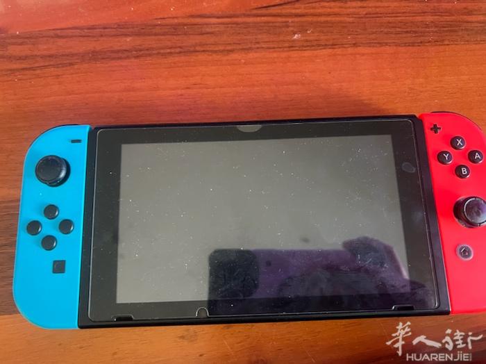 出switch 除了手柄漂移一切正常 里面有数字版游戏。 马里奥赛车8