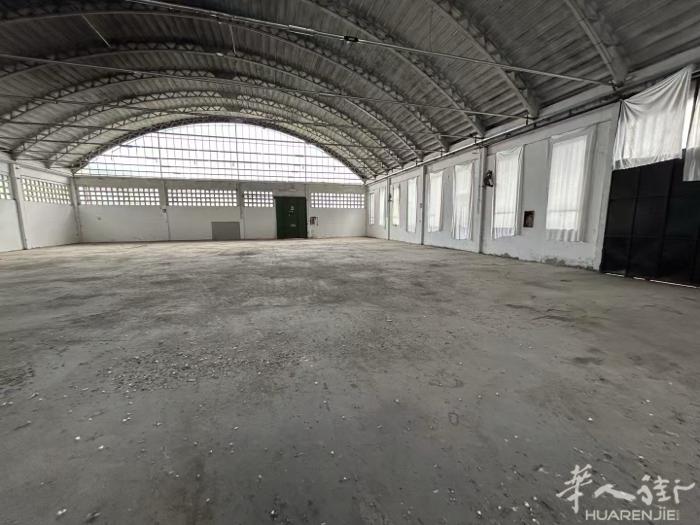 Via Confini工厂1400平工厂，四面空，独立院子，货柜可以进出，房租1