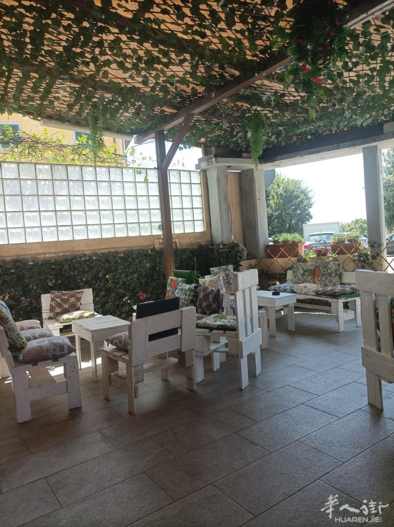 vendo tavoli 3 con dodici
