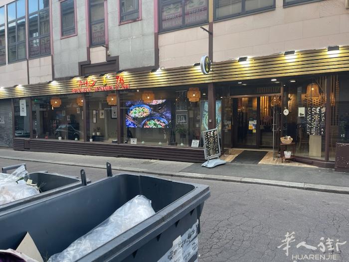 76鲁昂店面出售，（现在是日餐）￼门面很宽，市中心，350平米，老佛爷对面，价格