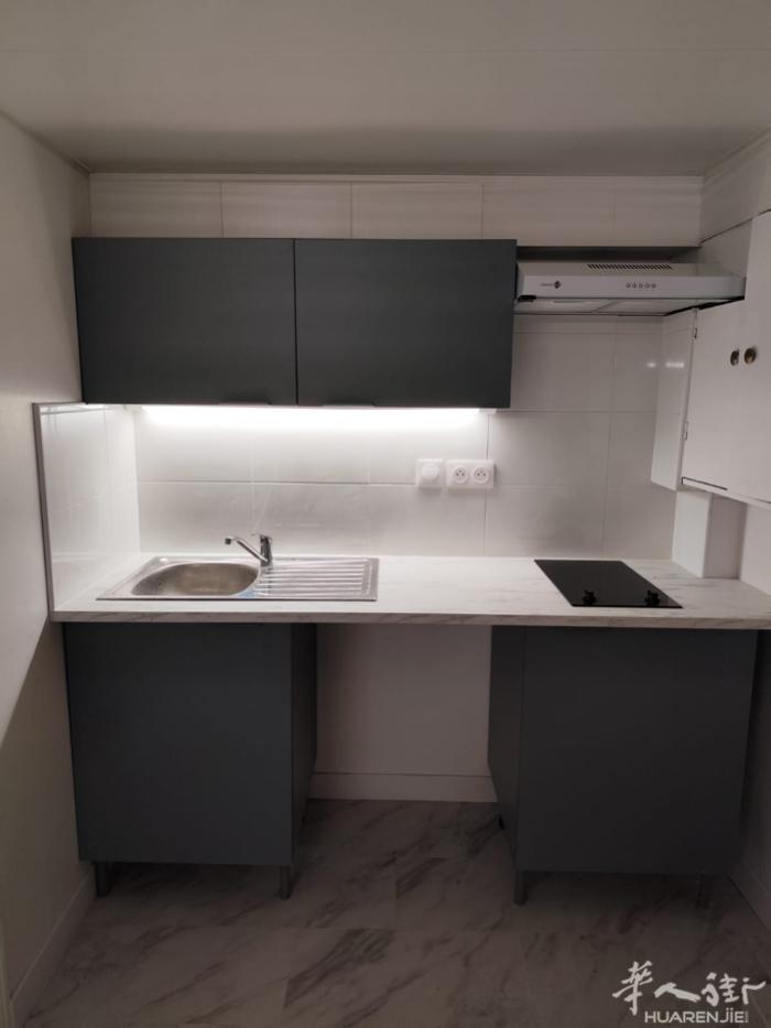 94 Thiais studio 出租 全新装修 12 平方米 ， 650€ 包