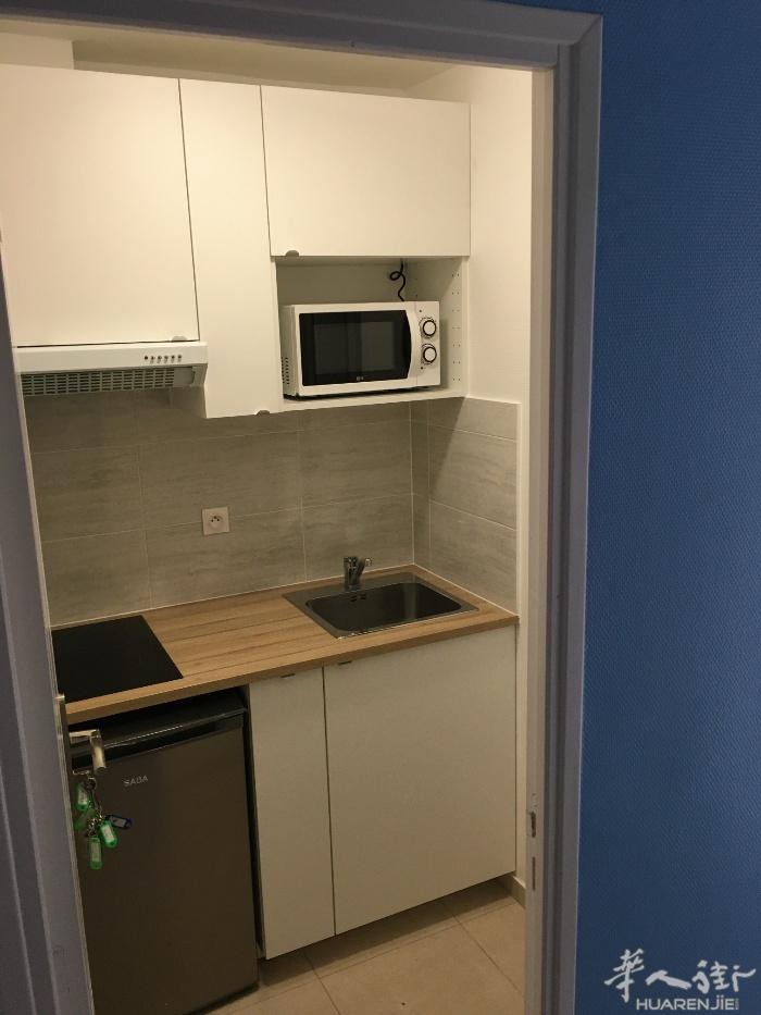 位于94省Vitry Sur Seine 区 拎包入住独立房出租，家具齐全 步行