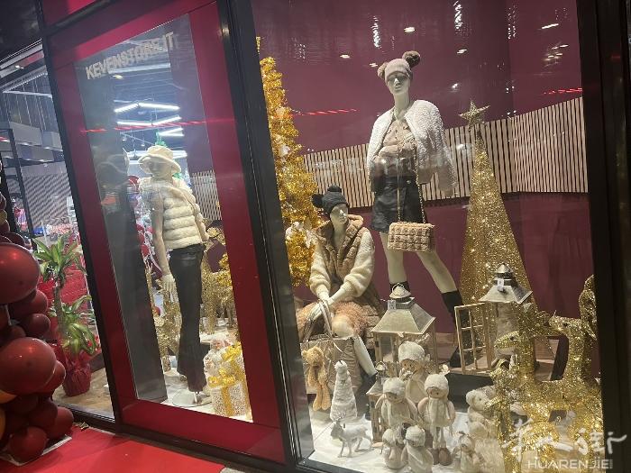 Torino边大型服装百货店出售位子号parco commerciale 里面1