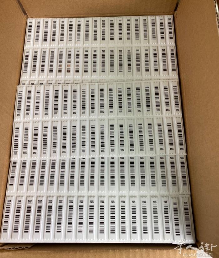 防盗贴 清仓！！ 一箱2万个 €300  罗马可送货上门，外地可邮寄