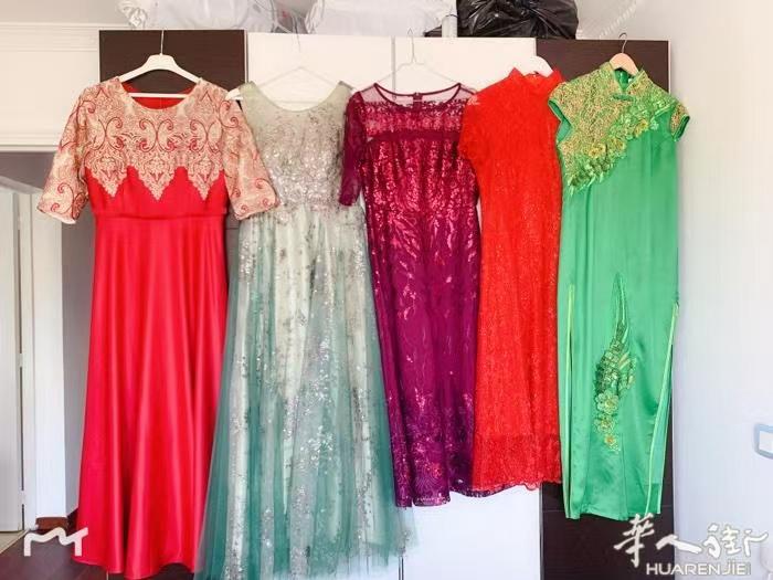 妈妈礼服出售 每一件都只穿过一次 60€/件 可小刀。 感兴趣的请留言 0783