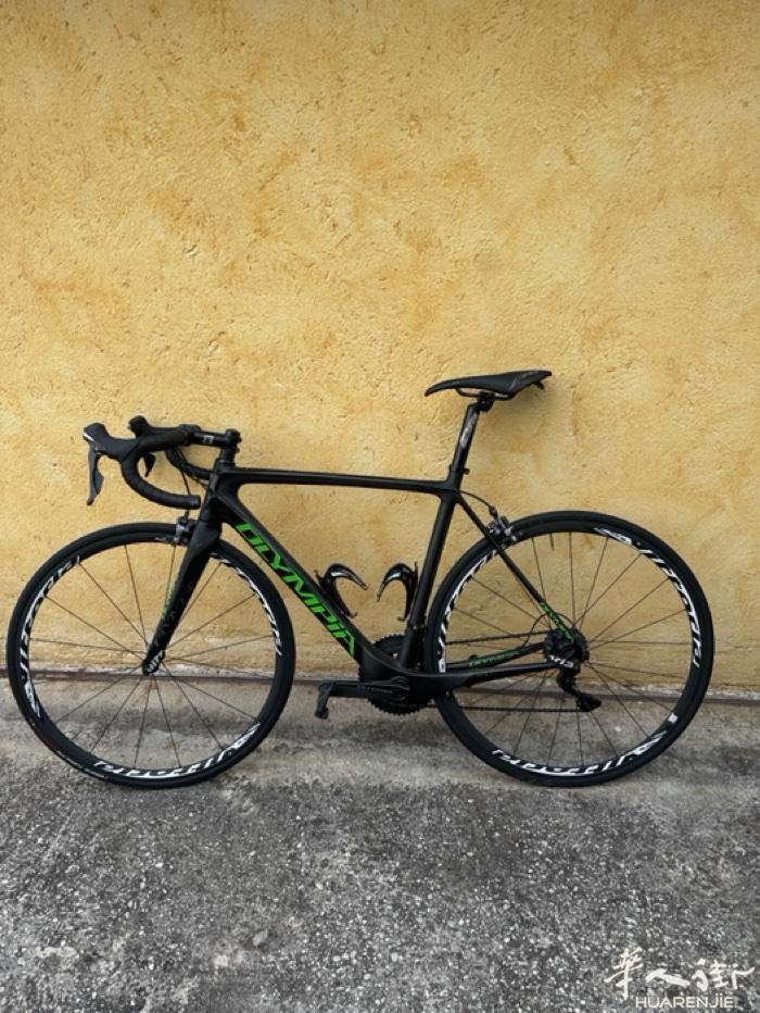 出公路自行车。padova，san polo车队涂装。全碳，破风轮。