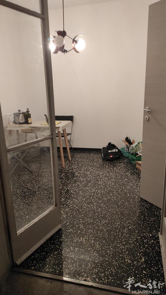 出租3房一厅 或搭铺也可以，价格优惠🈶需要电话联系329-751235谢谢
