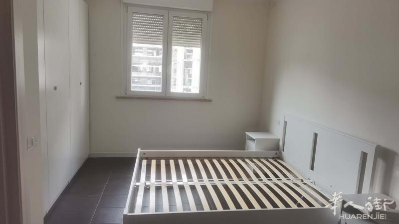 房屋出租，全新装修家具全新。3室1厅，1厨2卫无转