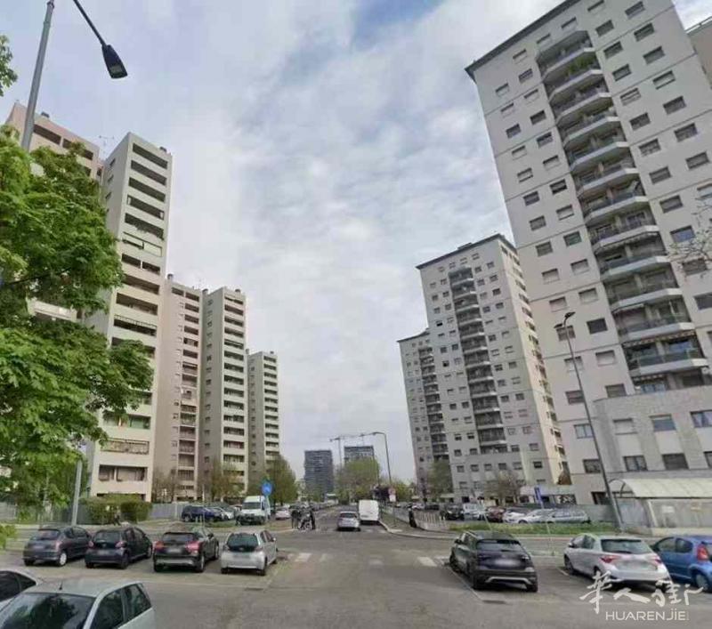 20.5万,米兰,05年新房,8楼带电梯阳台