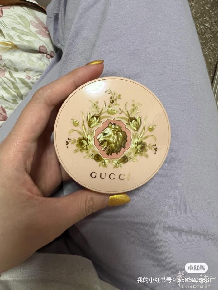 Cucci粉底液用了两次，给我太白了 10欧出，假睫毛每盒2欧，微信angela