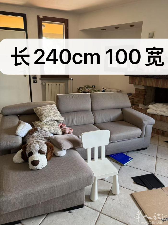 Prato 出沙发 因为业主新买房子 尺寸不合适不需要了 便宜出150 联系微信